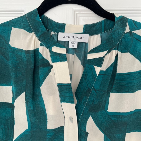 Amour Vert Renata washable silk blouse - Eva emerald green print, size xs - Picture 2 of 3